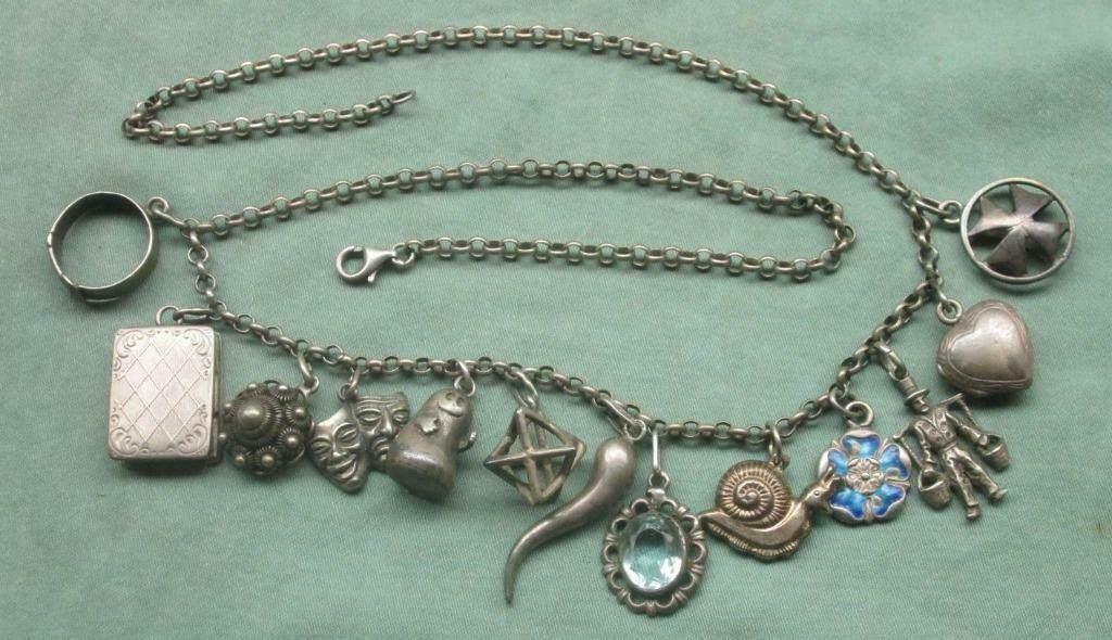 Zilveren bedelketting 2 medaillons, spook, slak etc., Ophalen of Verzenden, Zilver, Ketting