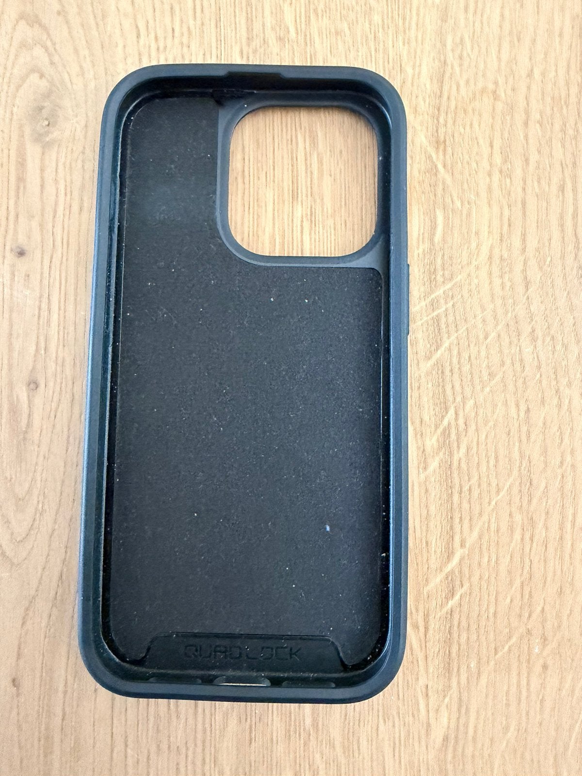 Iphone 15 Pro Quad lock en Spigen hoes (+ screenprotector), Quad Lock, Ophalen of Verzenden, Zo goed als nieuw, Inclusief screenprotector