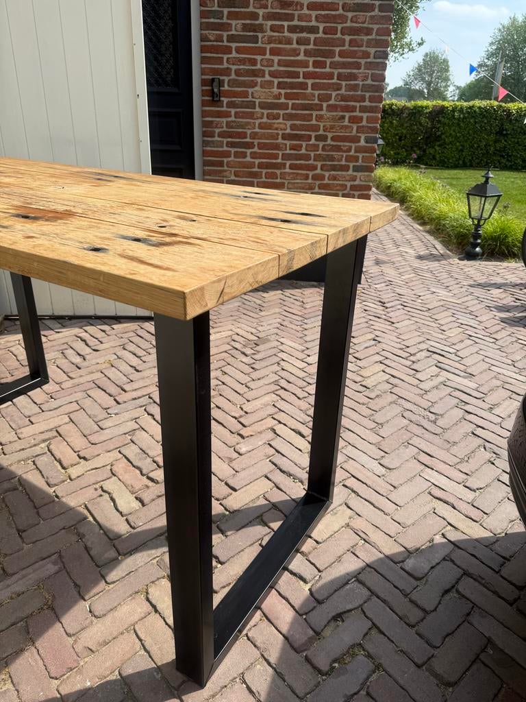 Robuuste spoorbiels houten battafel met metalen onderstel, Eikenhout, Zo goed als nieuw, 150 tot 200 cm, Vier personen