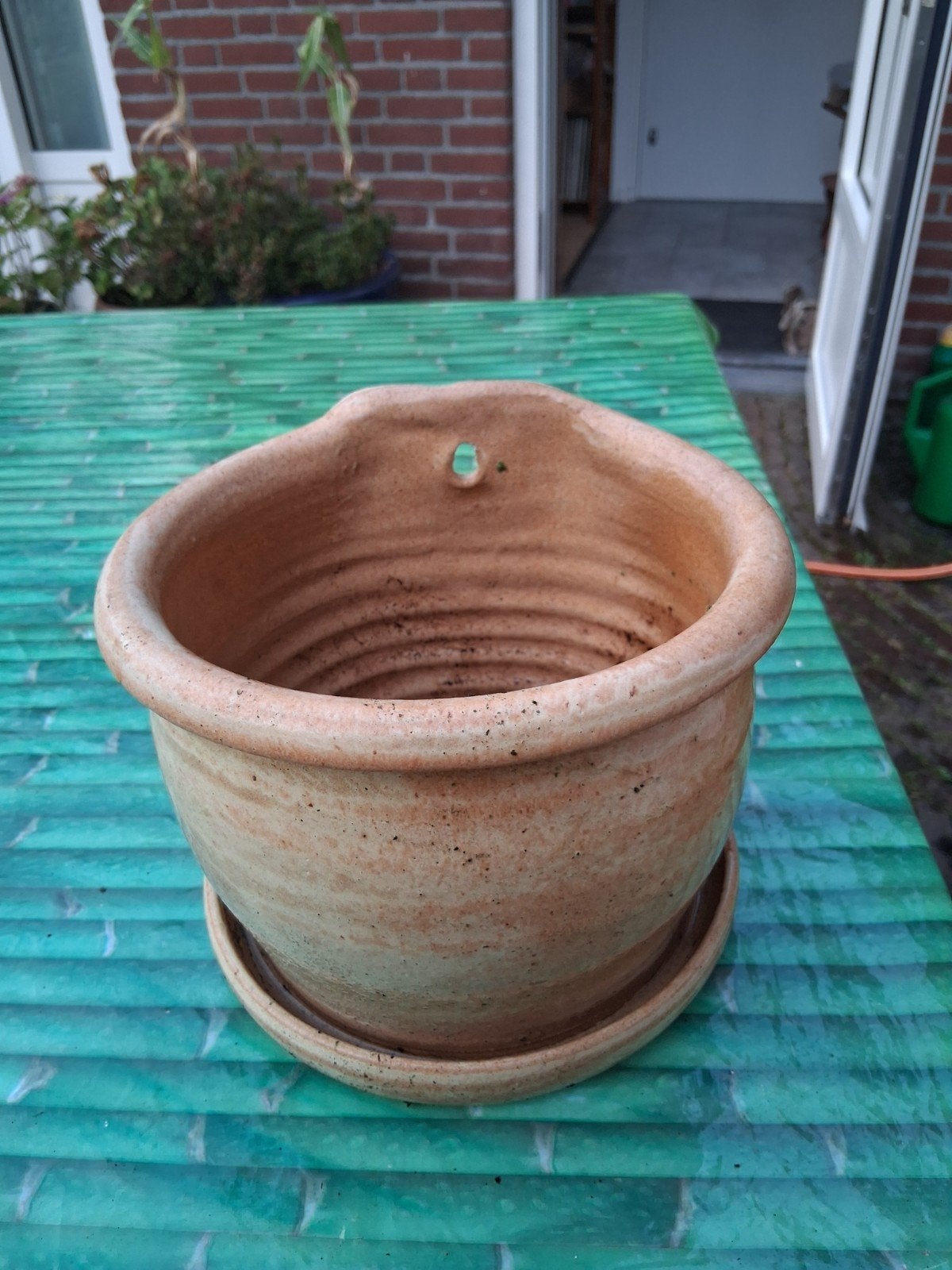 pot die kan hangen door een oog, Rond, Ophalen of Verzenden, Aardewerk, Minder dan 40 cm