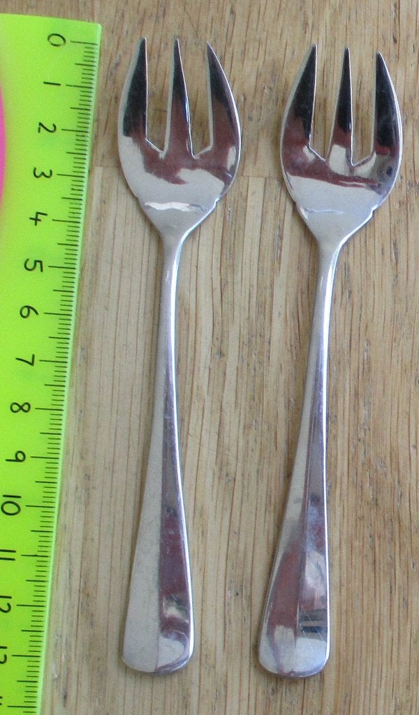 2 KELTUM gebakvorkjes / taartvorkjes 3 tanden, breed model, Ophalen of Verzenden, Keltum, Rvs of Chroom