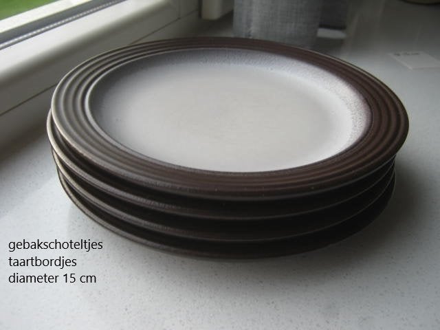 gebakbordjes, gebakschoteltjes, bordjes schotels bruin grijs, Keramiek, Ophalen of Verzenden, Zo goed als nieuw, Bord(en)