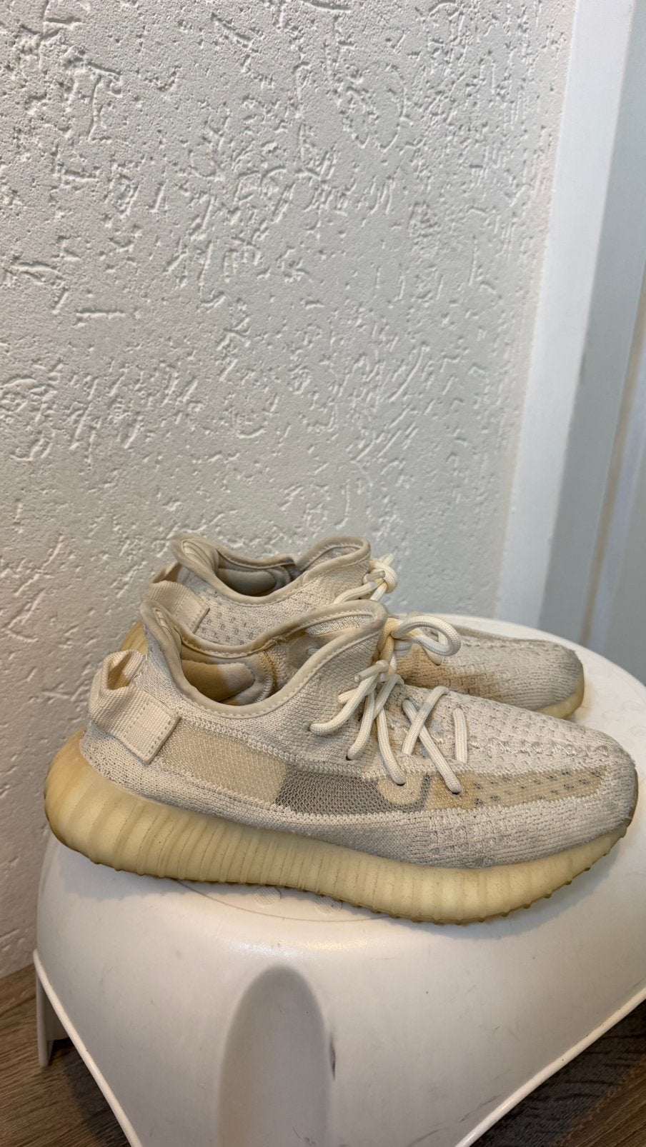 Yeezy Boost 350 V2 Bone, Wit, Ophalen of Verzenden, Sneakers of Gympen, Gedragen