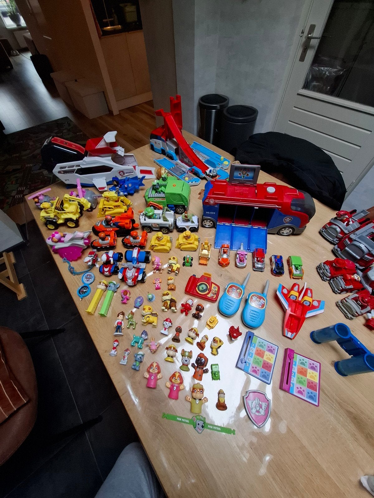 Grote Paw Patrol collectie: voertuigen, figuren, torens, Kinderen en Baby's, Speelgoed | Actiefiguren, Ophalen, Gebruikt