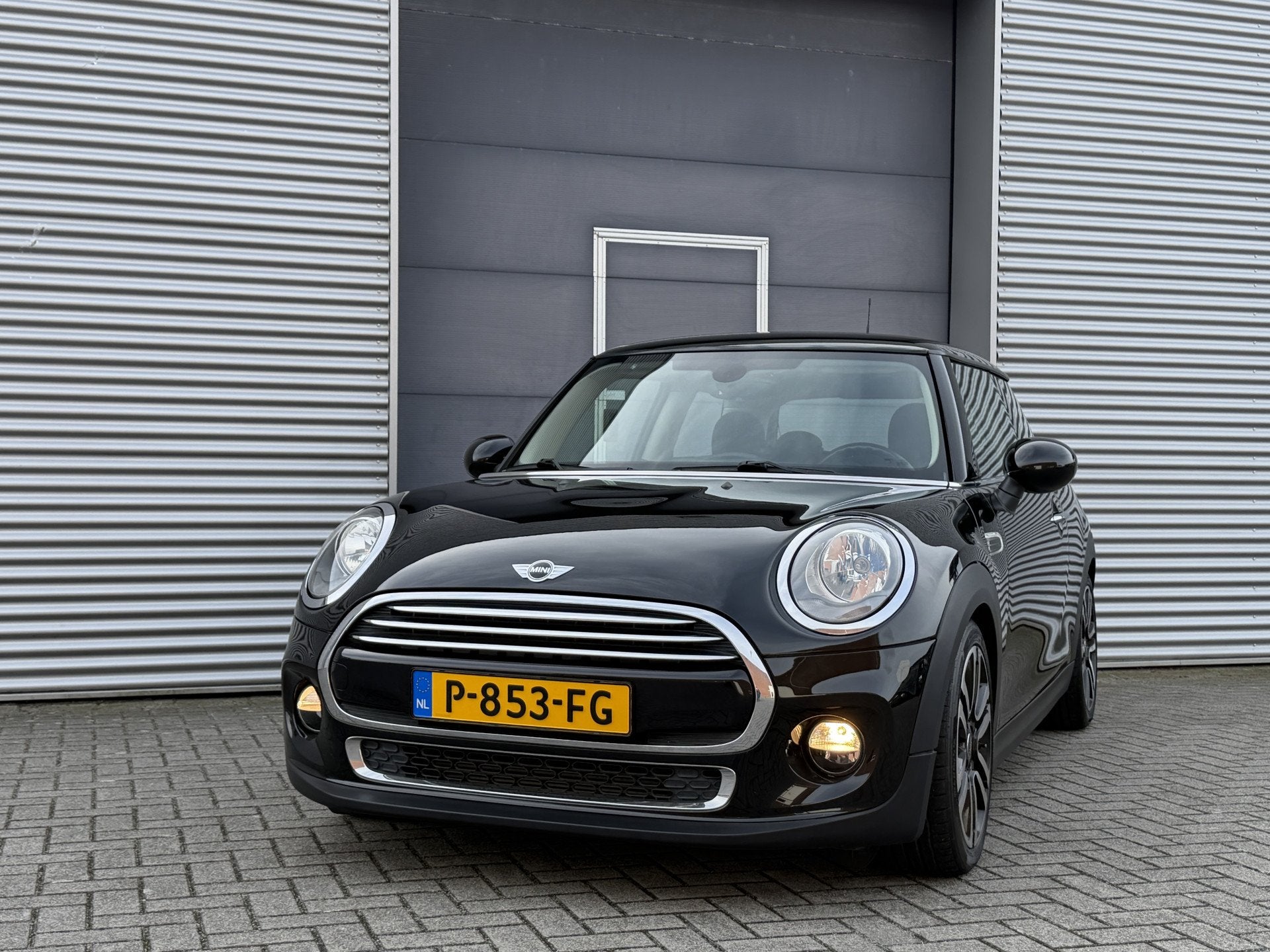 MINI Mini 1.5 Cooper Chili Serious Business I Navi I Sportst, Auto's, Voorwielaandrijving, 136 pk, Gebruikt, 4 stoelen