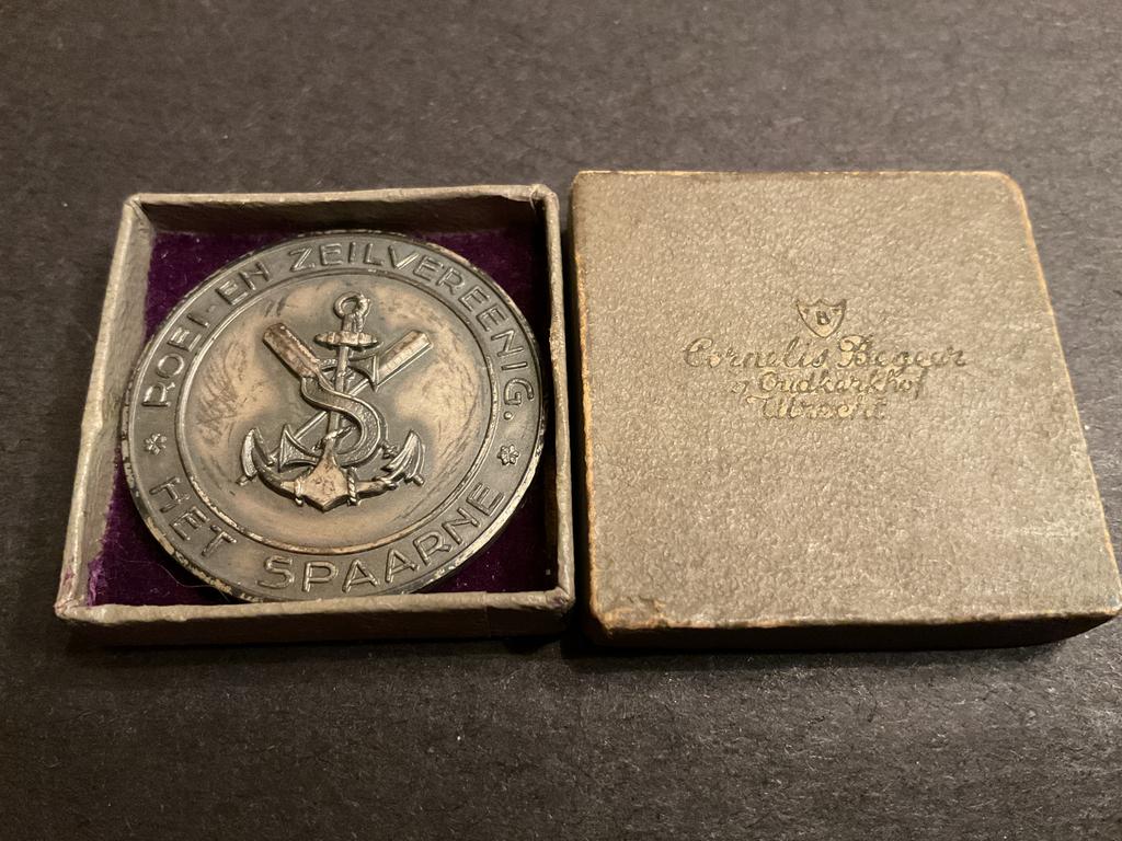 Penning van de roei- en zeilvereniging Het Spaarne uit 1935, Postzegels en Munten, Penningen en Medailles, Verzenden, Overige materialen