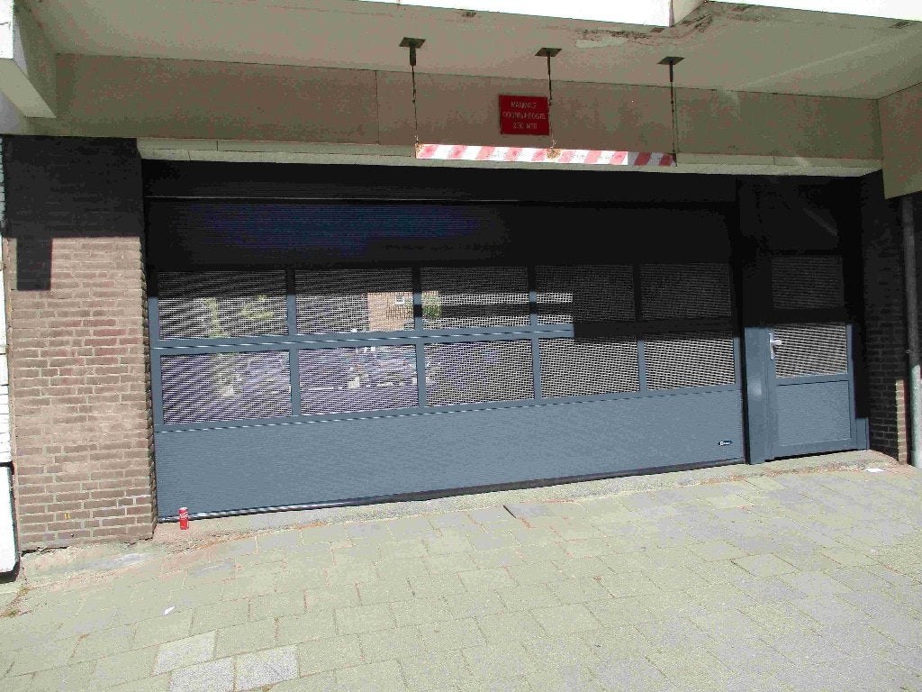 Parkeerplaats te huur, Huizen en Kamers, Garages en Parkeerplaatsen, Rotterdam