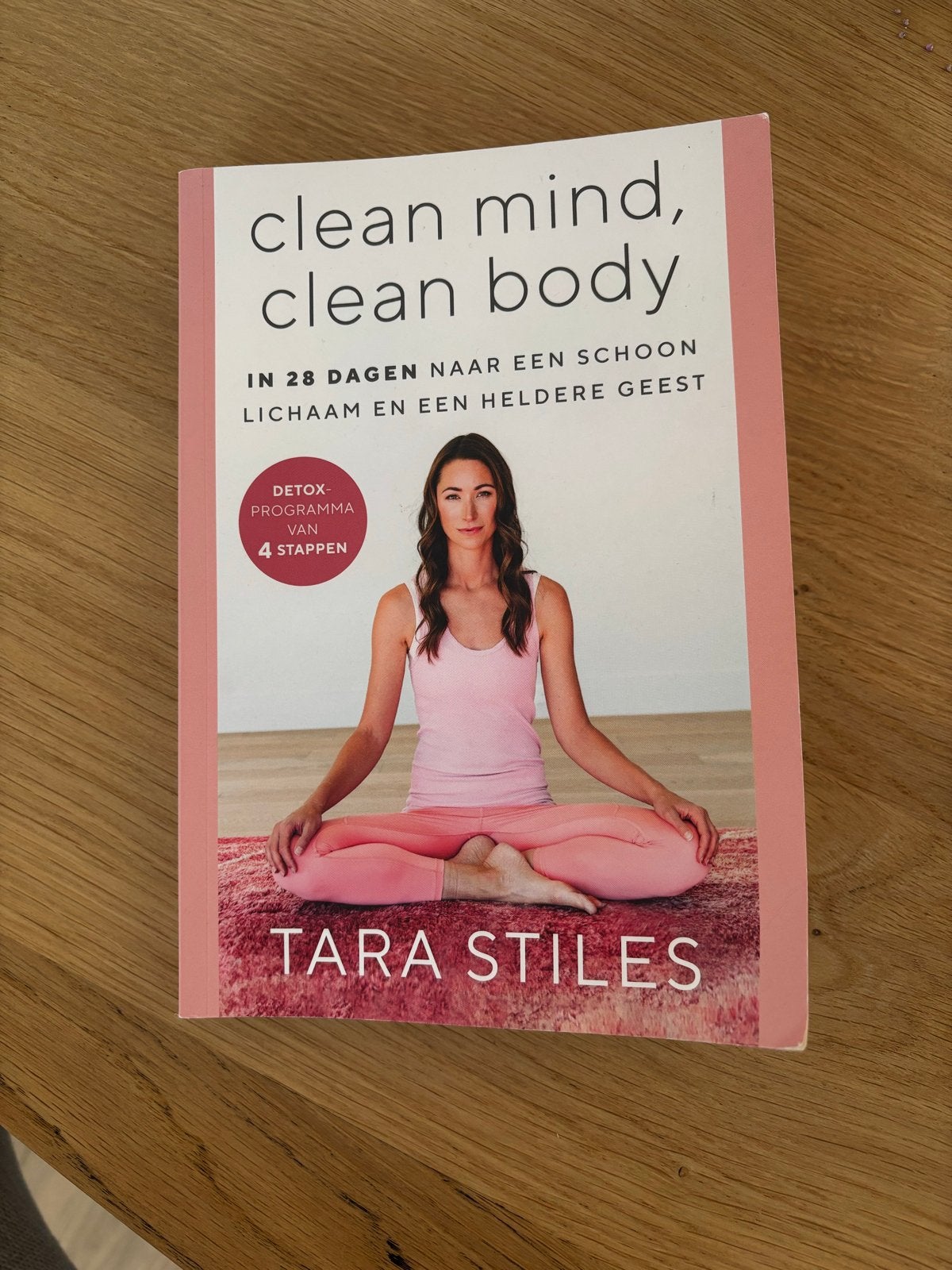Clean Mind, Clean Body - Tara Stiles (Makkelijk te lezen), Ophalen of Verzenden, Gelezen, Gezondheid en Conditie