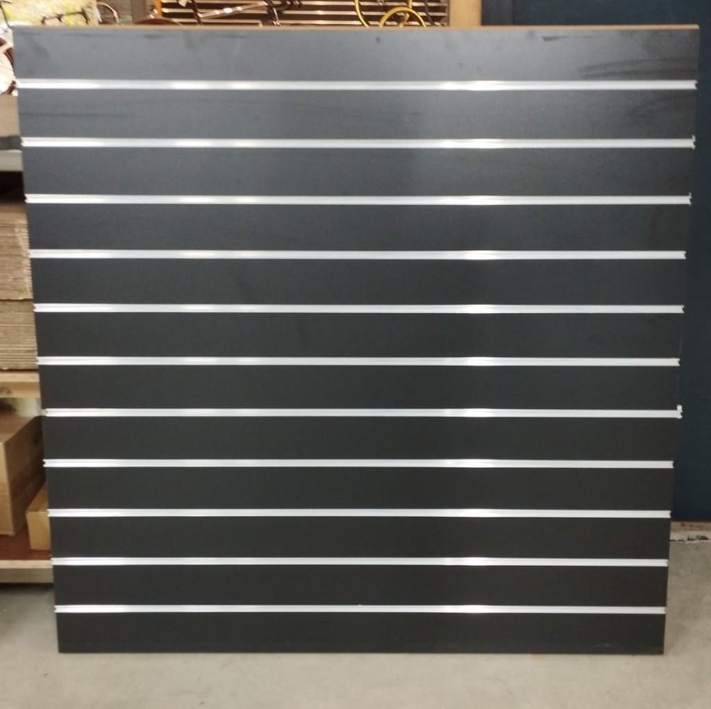 Slatwall Platen 120x120x2cm incl. rails (8 stuks), Gebruikt, Ophalen, Gildenstraat 39, 7005 BL Doetinchem, Info@dizz.nl