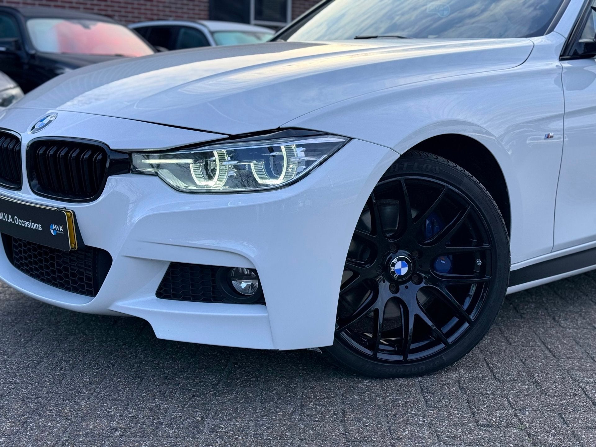 BMW 3-serie 318i M Sport Lci|19 inch|Navigatie|Led|Cruise co, Auto's, Automaat, Dealer onderhouden, Gebruikt, Alcantara