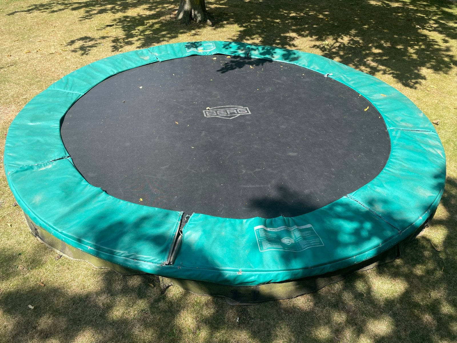 Berg trampoline 330 cm inground, Ophalen, Gebruikt