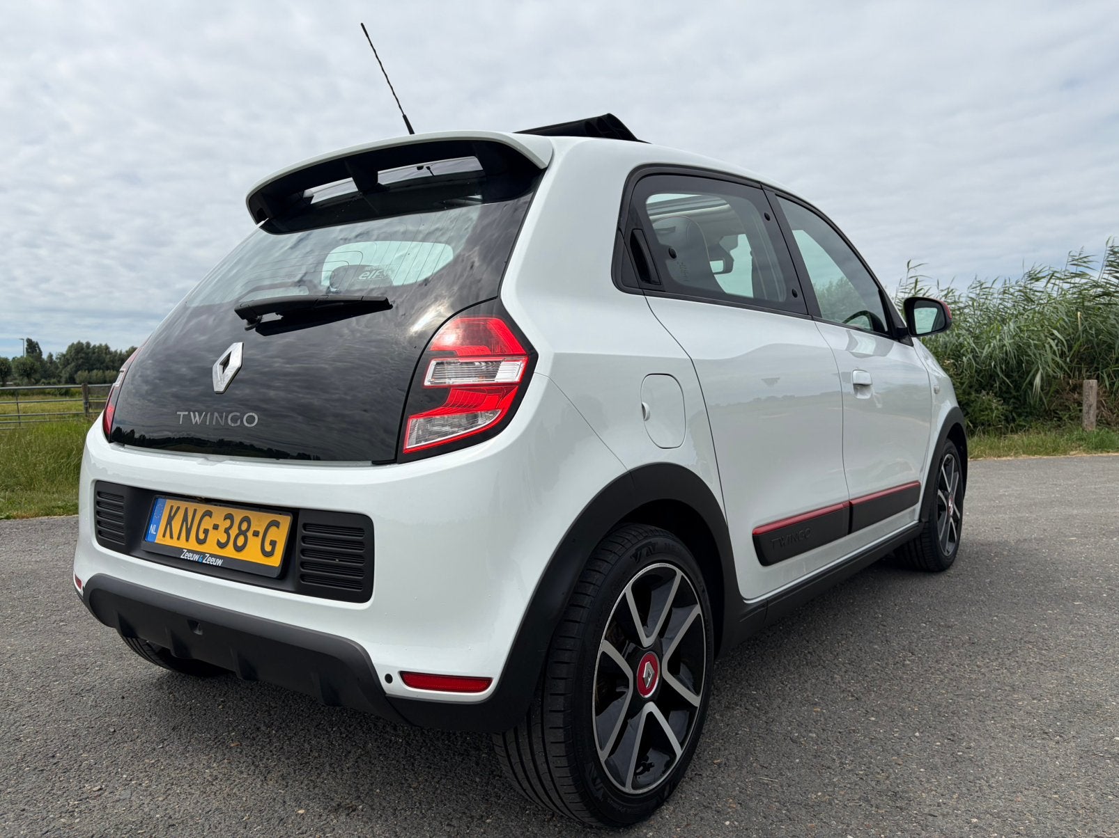 Renault Twingo 0.9 TCe Limited | Open Dak | Camera | Navi, Auto's, 898 cc, Euro 6, 918 kg, 4 stoelen