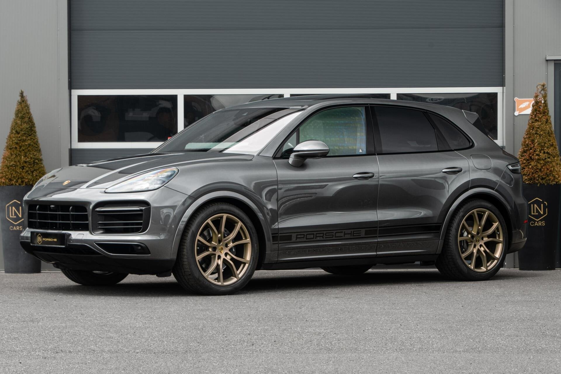 Porsche Cayenne 3.0 E-Hybrid|Vierwielbesturing|Pano|21'|PDLS, Auto's, Porsche, Automaat, 2995 cc, Automatische klimaatregeling