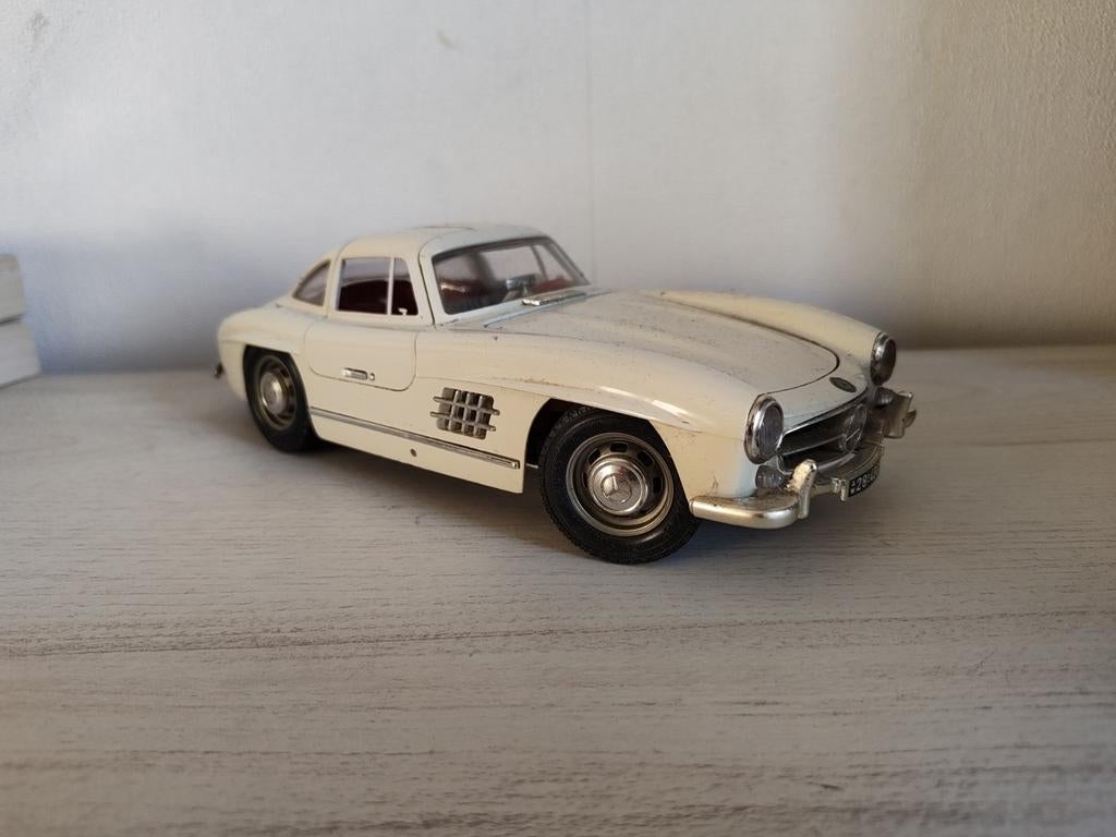 Mercedes-Benz 300 SL Gullwing schaalmodel, Ophalen