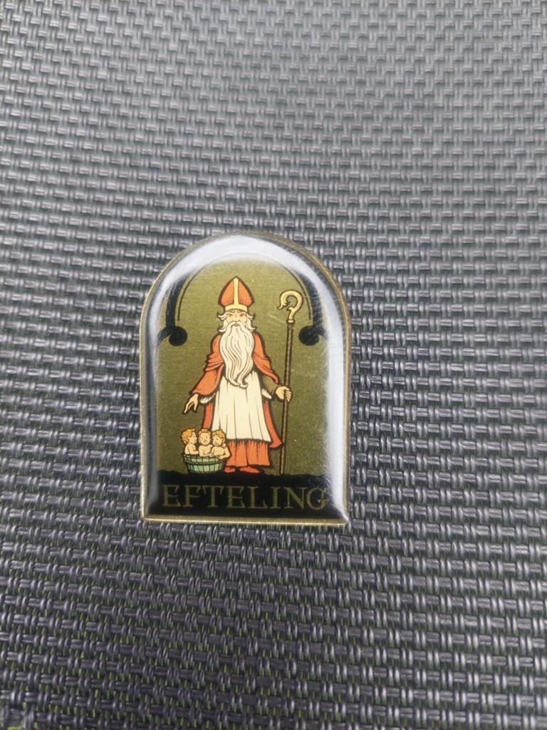 Efteling pin Sinterklaas, Verzamelen, Verzenden, Zo goed als nieuw, Button of Speldje