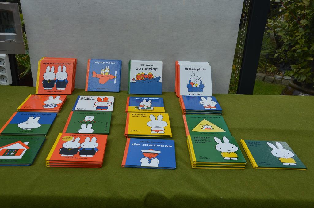 42 vierkanten Nijntje boekjes Dick Bruna: Betje Big, Kleine, Ophalen of Verzenden, Gelezen, Dick Bruna, 2 tot 3 jaar