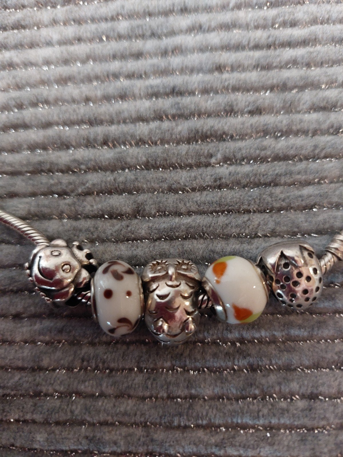 3 Prachtige bedels en 2glasbeads voor bedelarmband., Overige merken, Overige materialen, Gebruikt, Ophalen of Verzenden