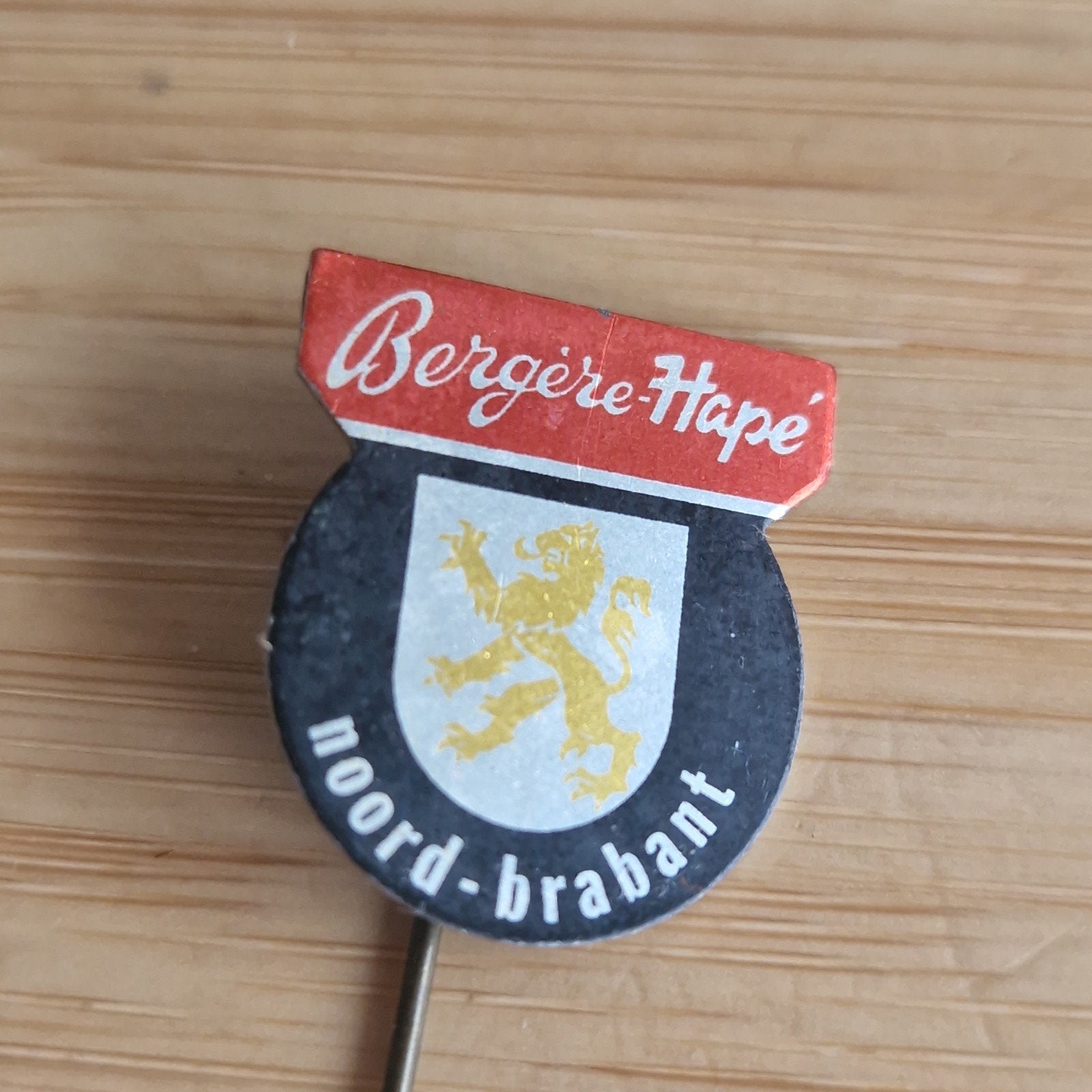 SPELDJE Berger hape, Verzamelen, Speldjes, Pins en Buttons, Ophalen of Verzenden, Zo goed als nieuw, Merk