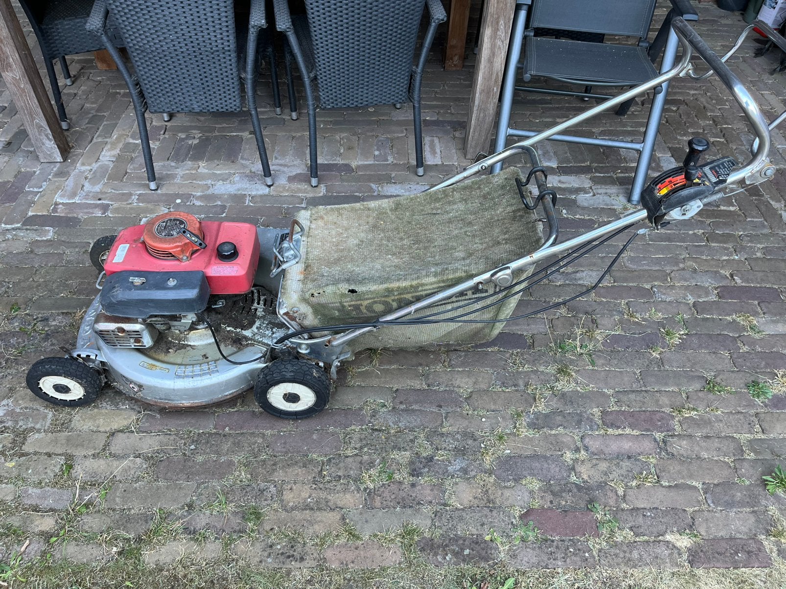 Motormaaier benzine Honda HR21 uit 19.. (oudje), Ophalen, Cirkelmaaier, Gebruikt, Benzine-grasmaaier
