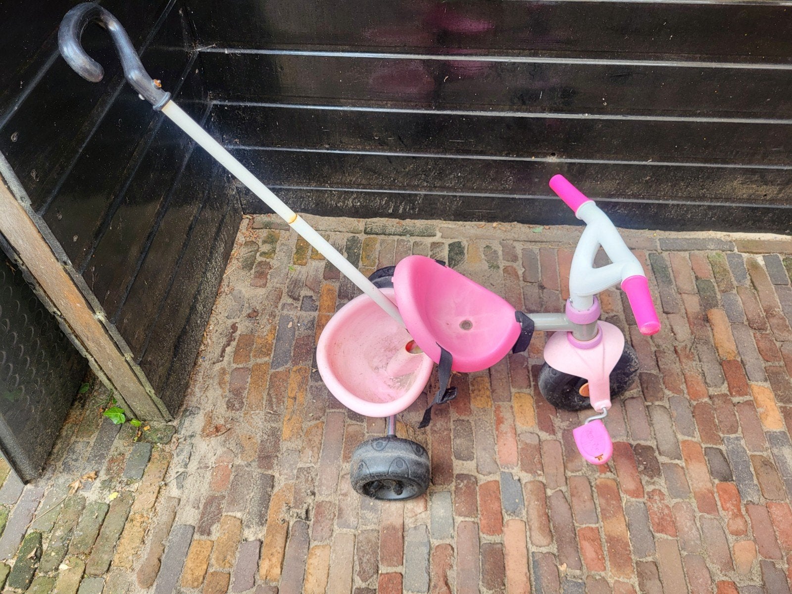 Roze driewieler met duwstang - bakje gaat los, Ophalen, Gebruikt, Onbekend
