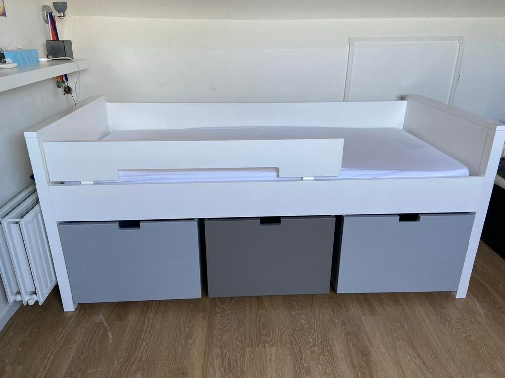 Bopita Timo bed 90x200 cm met 3 opbergbakken, Ophalen, 85 tot 100 cm, Gebruikt, Lattenbodem