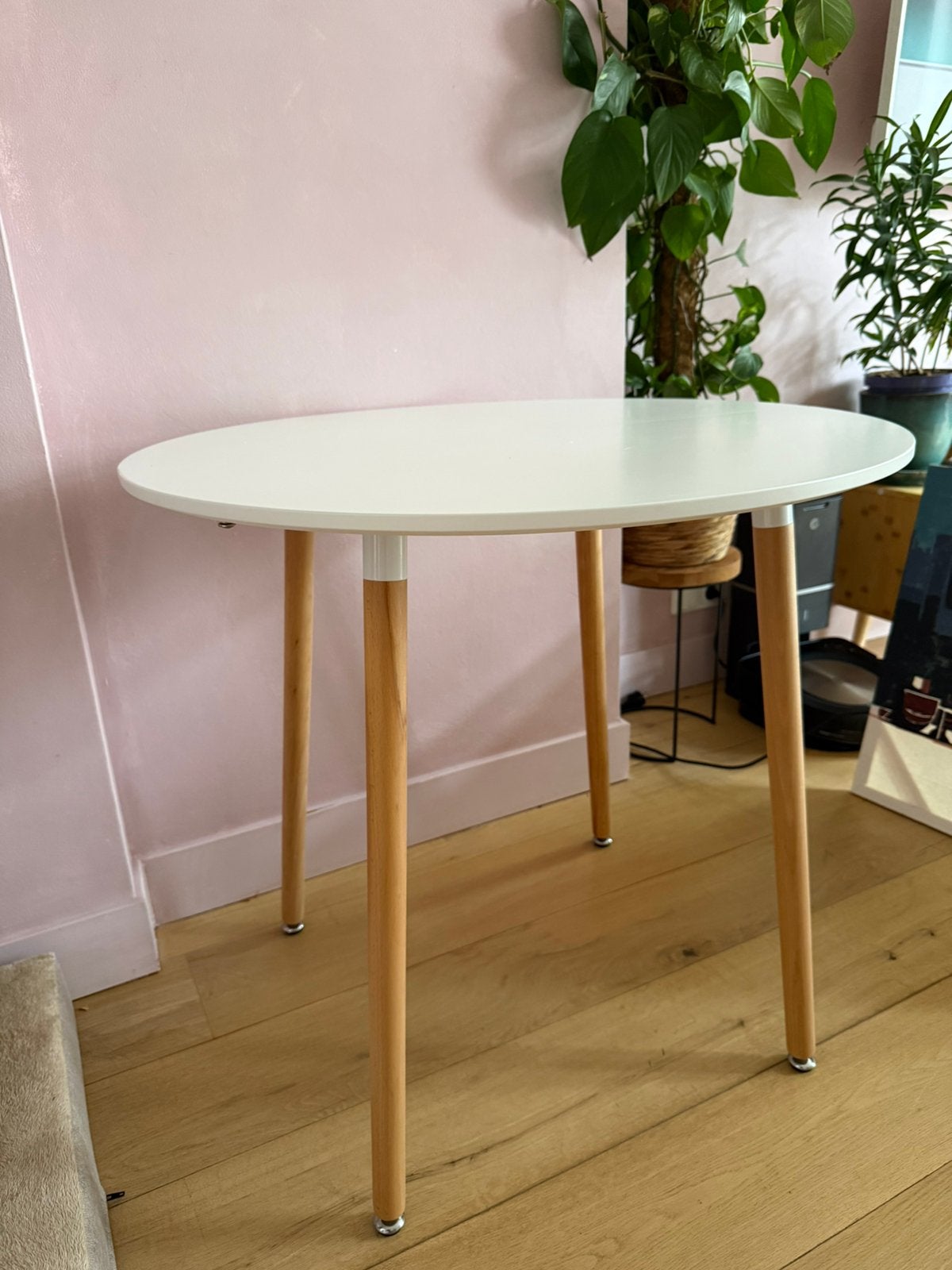 H.J WeDoo Round Dining Table with Solid Beech Legs, Ophalen, Zo goed als nieuw