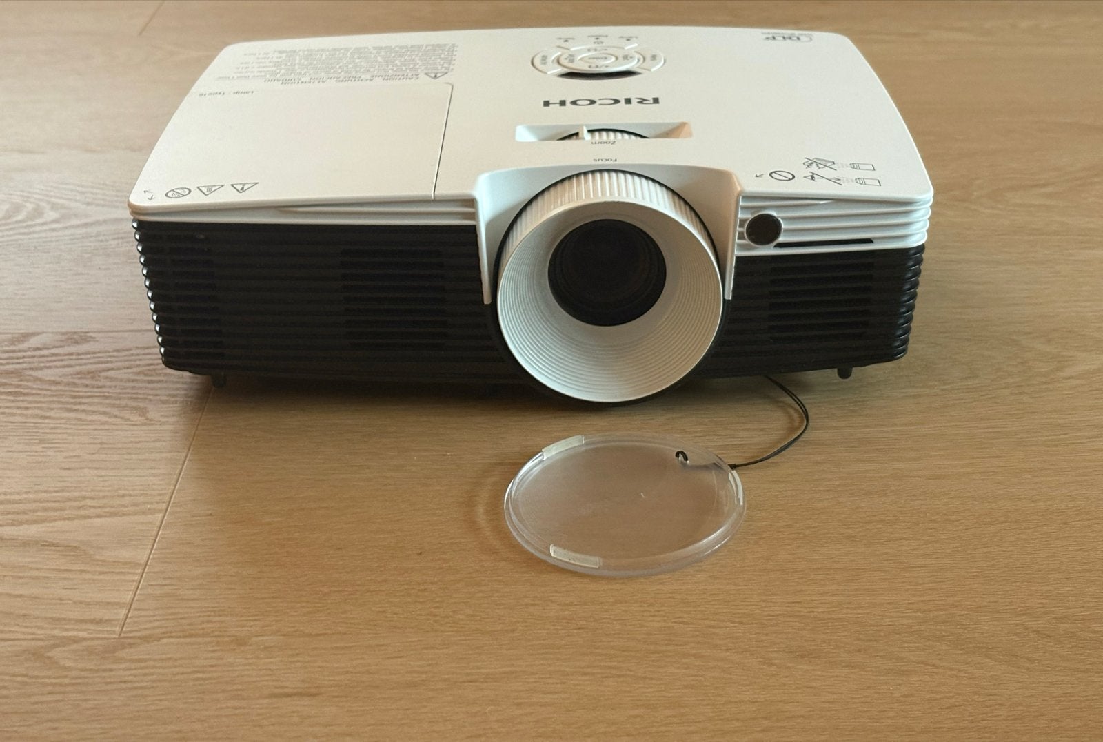 Ricoh HD5450 Beamer met Celexon Rollo Economy Scherm, Ophalen, Gebruikt, DLP, Full HD (1080)