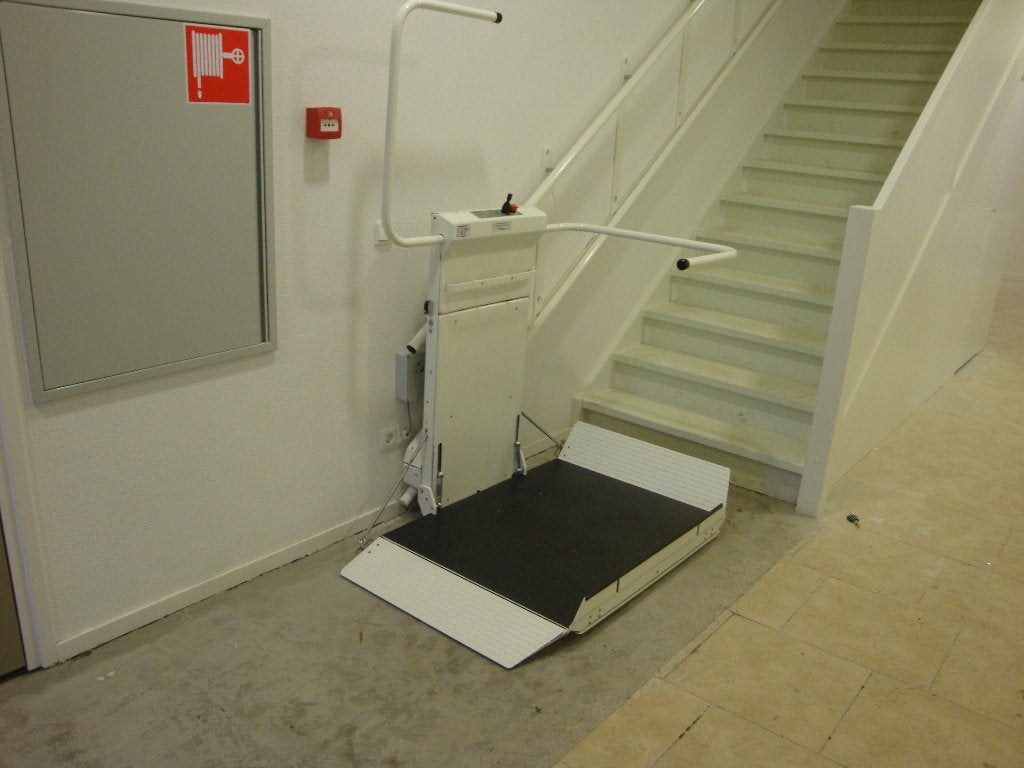 Plateaulift van Euroliften tot 300 kg hefvermogen., Diversen, Trapliften, Verzenden, Nieuw
