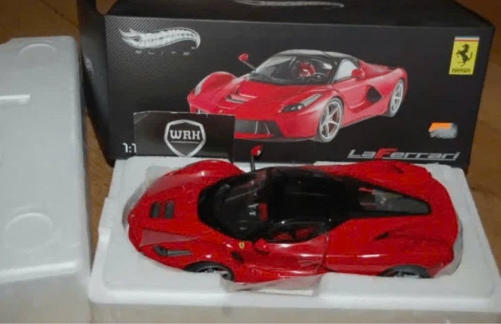 1:18 FERRARI LAFERRARI rosso corsa red Hotwheels elite WRH, Hobby en Vrije tijd, Modelauto's | 1:18, Verzenden, Zo goed als nieuw