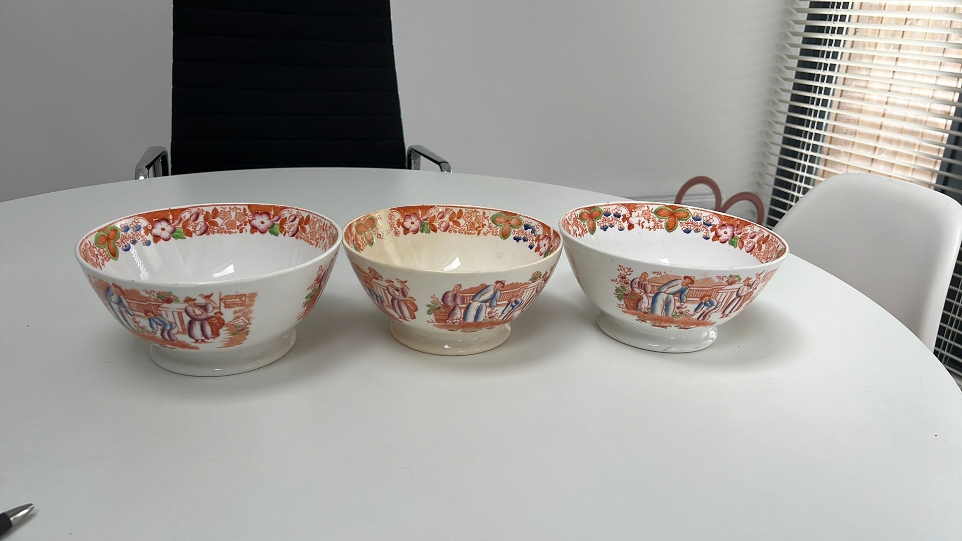 Set van 3 antieke Creamware kommen met decor, Ophalen of Verzenden