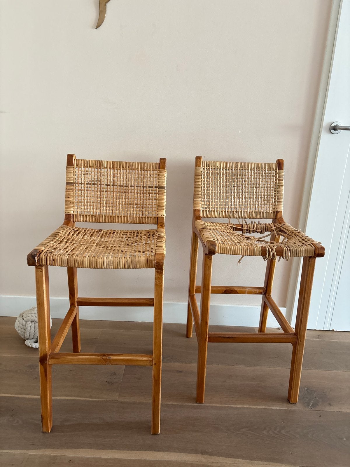 2 rotan barkrukken, Huis en Inrichting, Ophalen, Gebruikt, 90 cm of meer, Hout