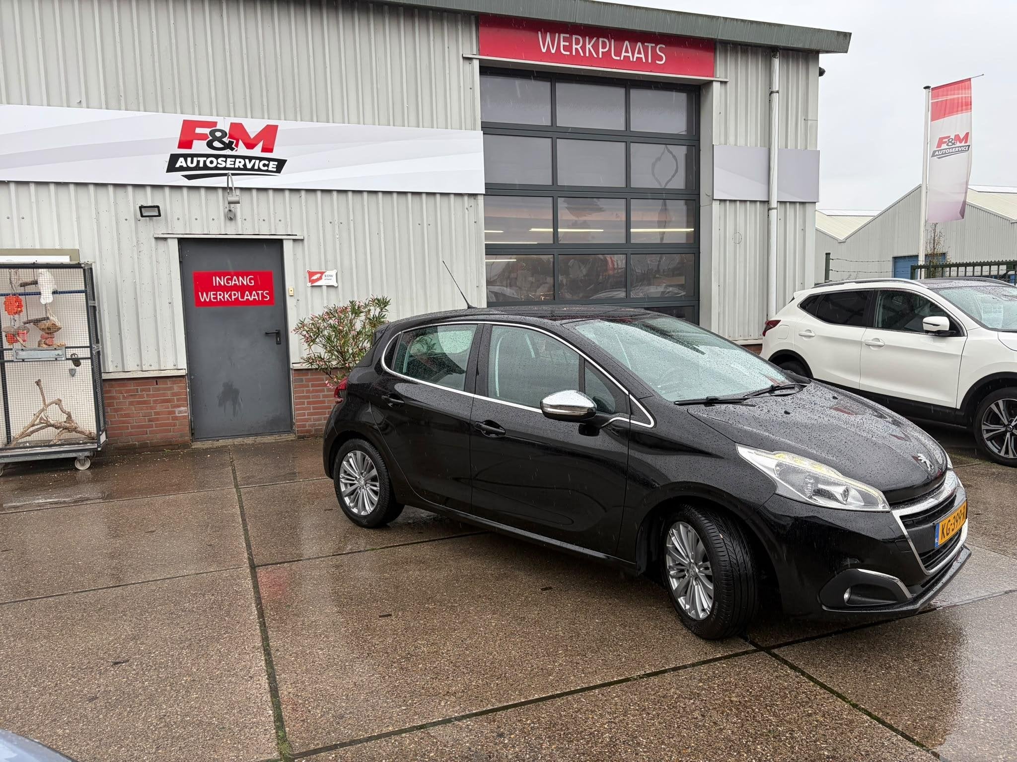 Peugeot 208 1.2 PureTech Allure Clima, cruise, navi, pdc ach, Auto's, Voorwielaandrijving, Stof, Gebruikt, 1199 cc