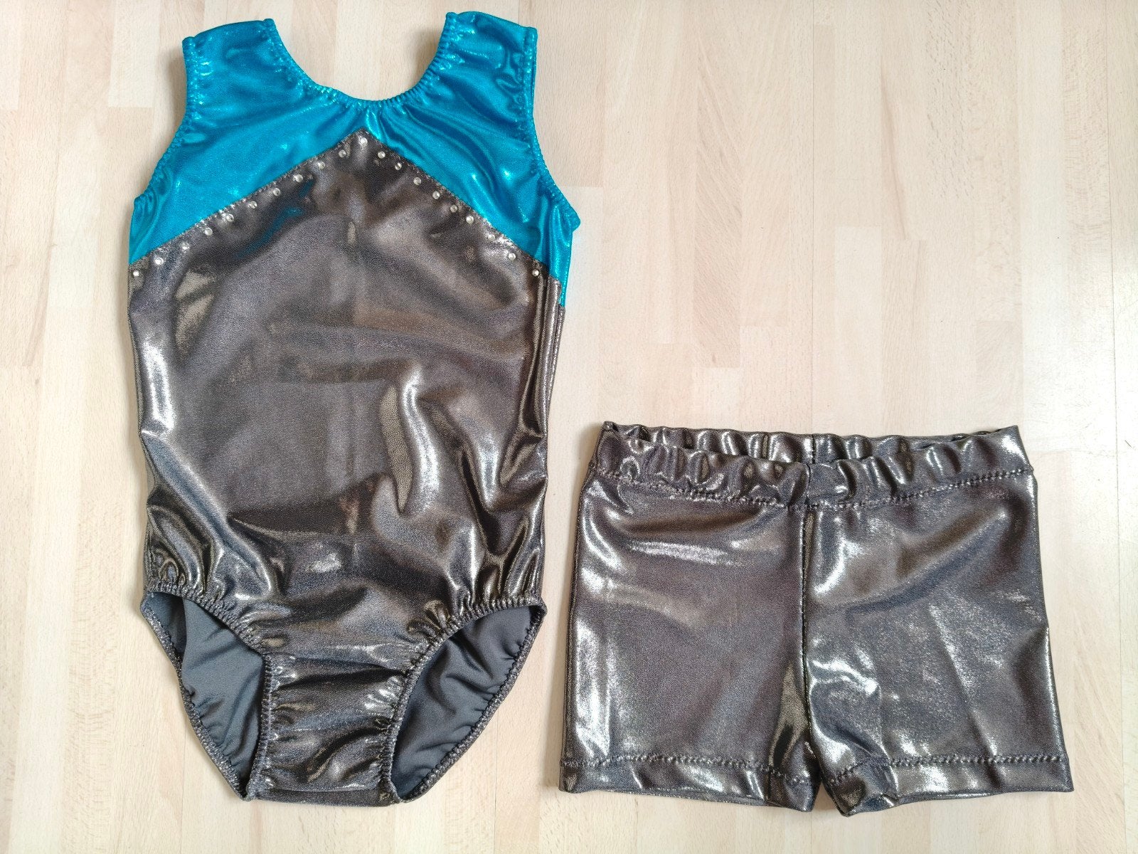 Turnpakje met broekje maat 134 (nieuw), Sport en Fitness, Turnen, Kindermaat 122 t/m 140, Ophalen of Verzenden, Nieuw, Turnpak(je)