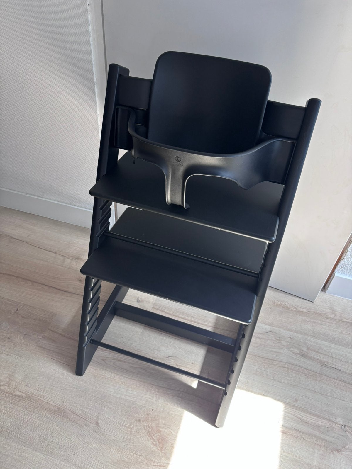 Stokke Tripp Trapp Kinderstoel zwart met newbornset, Kinderen en Baby's, Kinderstoelen, Ophalen, Gebruikt, Meegroeistoel