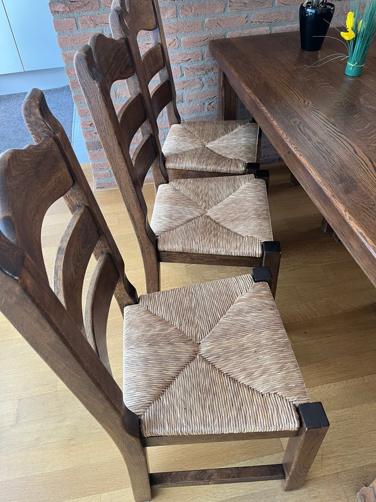 Zes eikenhouten stoelen met webbing zitting, Ophalen