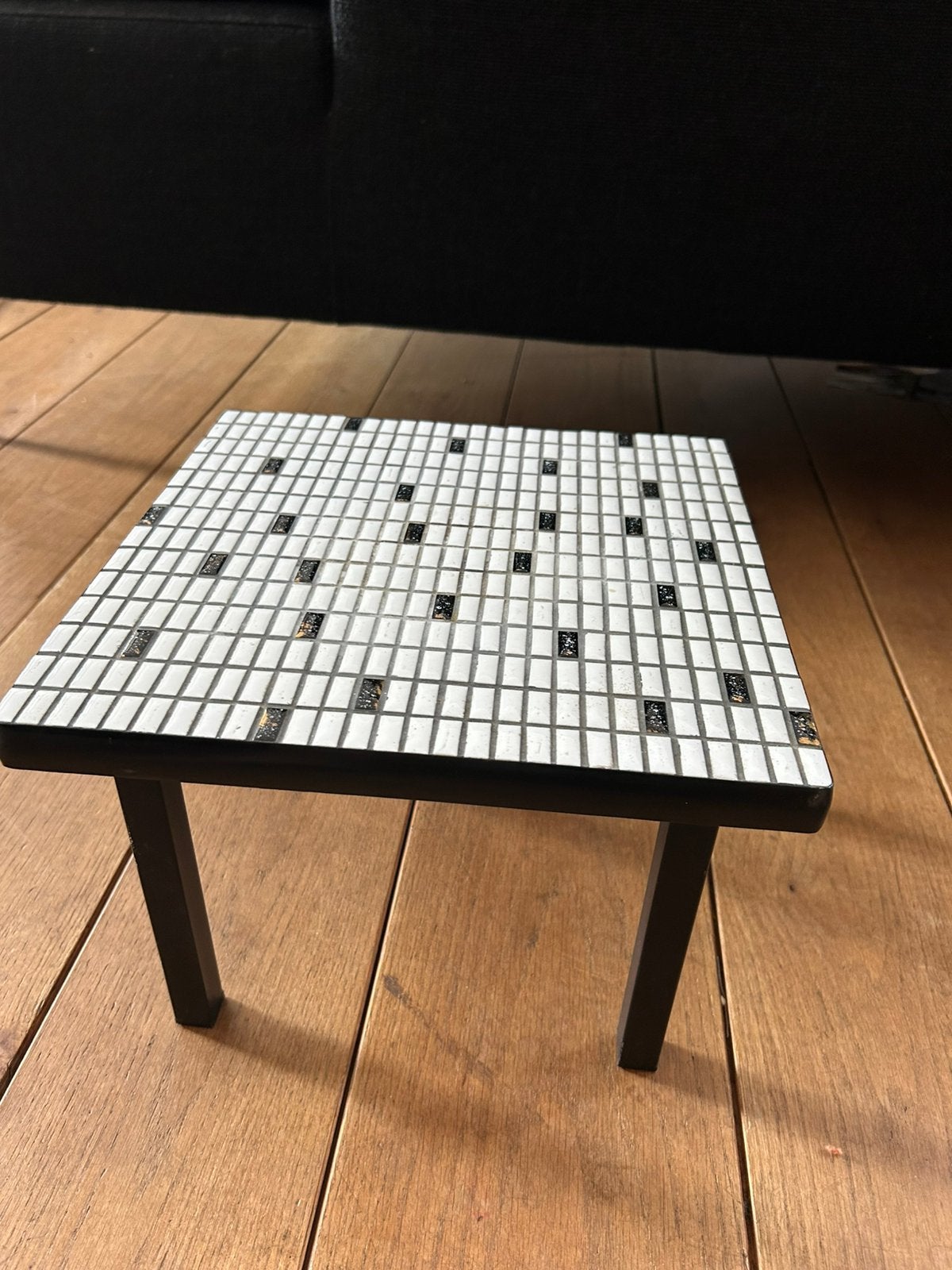 Vintage mid century tafeltje bijzettafeltje tegeltjes, Huis en Inrichting, Tafels | Bijzettafels, Minder dan 45 cm, Minder dan 55 cm