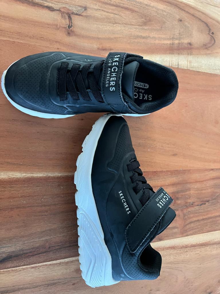 Sketchers zwart maat 32 in goede staat, Kinderen en Baby's, Kinderkleding | Schoenen en Sokken, Ophalen, Gebruikt, Jongen of Meisje