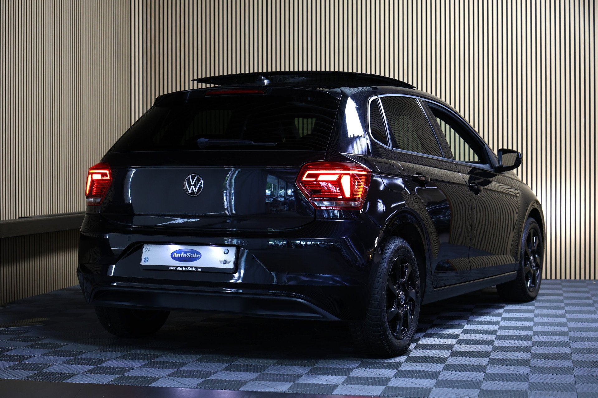 Volkswagen Polo 1.0 TSI Highline VIRTUAL PANODAK NAVI ACC CA, Gebruikt, Zwart, Leder en Stof, Zwart