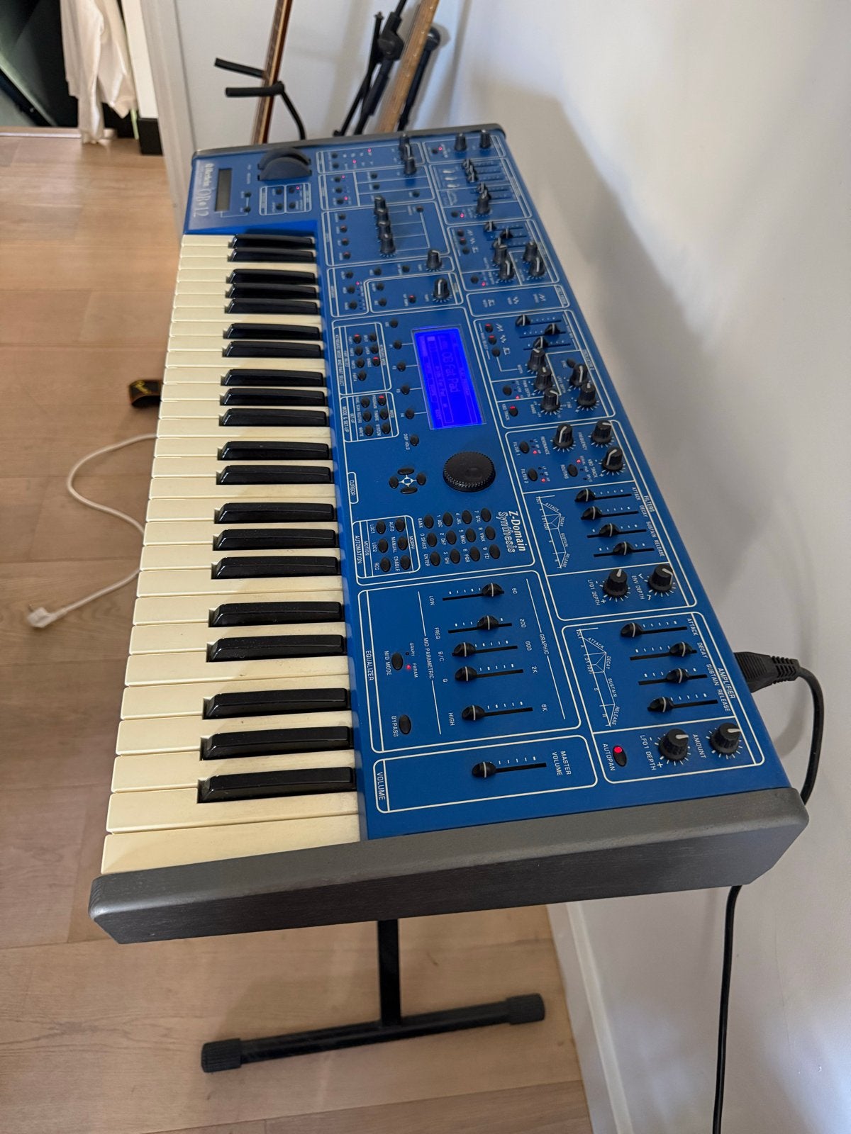 Oberheim OB-12 Synthesizer – laatste firmware, 61 toetsen, Zo goed als nieuw, Met standaard, Ophalen