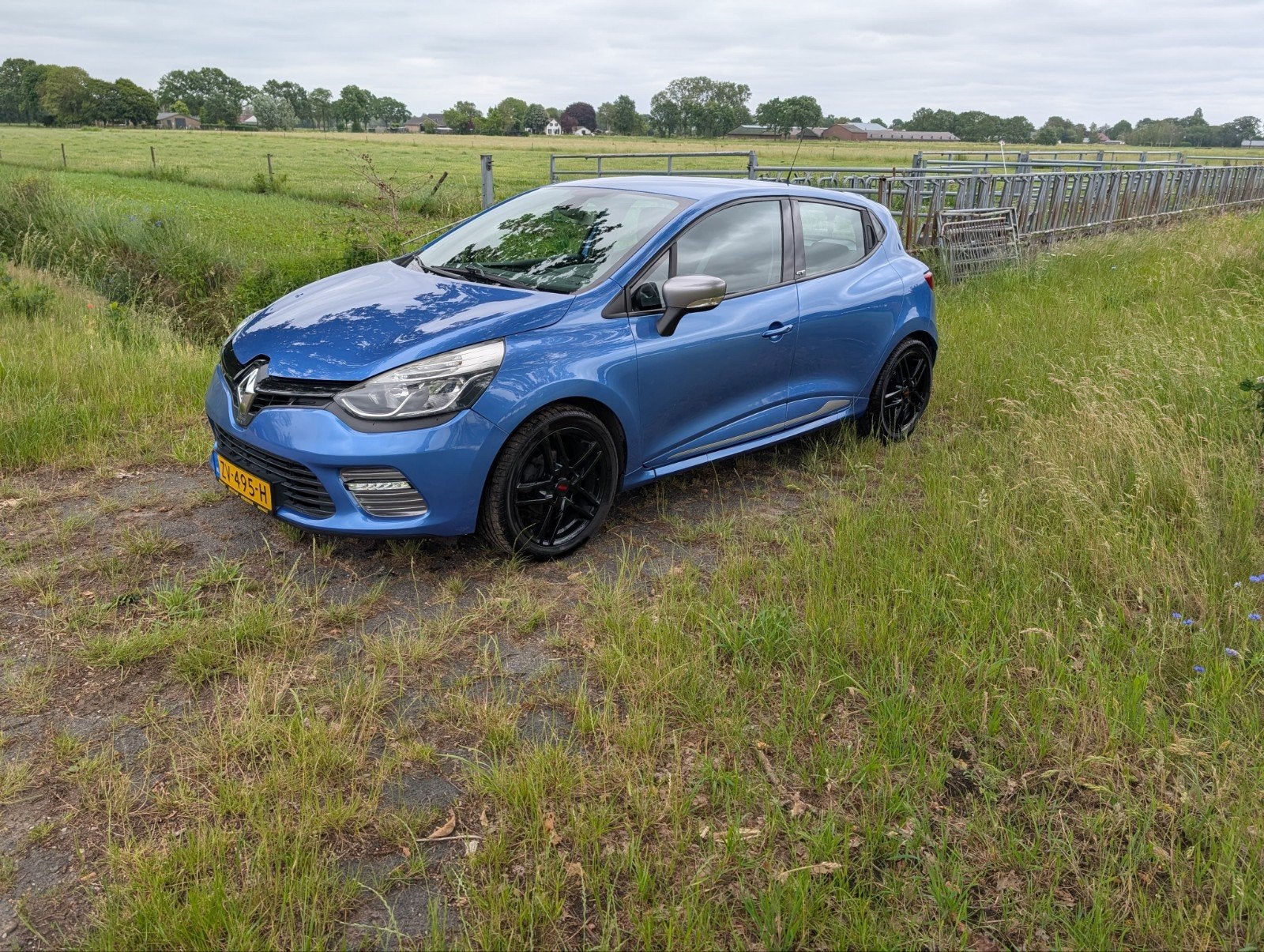 Renault Clio 1.2 GT Automaat 2014, Stof, Metallic lak, Blauw, 49 €/maand