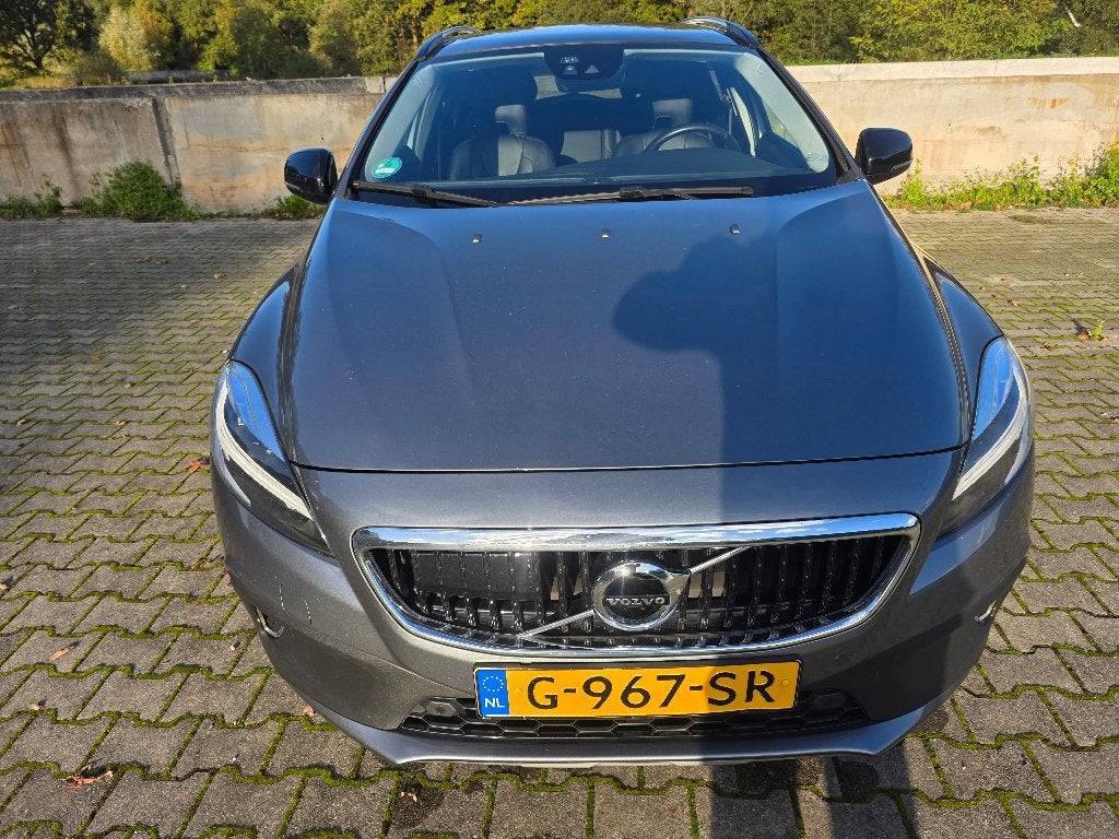 Volvo V40 1.5 T3 152PK Geartronic 2019 Grijs met trekhaak, Zwart, 4 cilinders, 700 kg, 75 €/maand