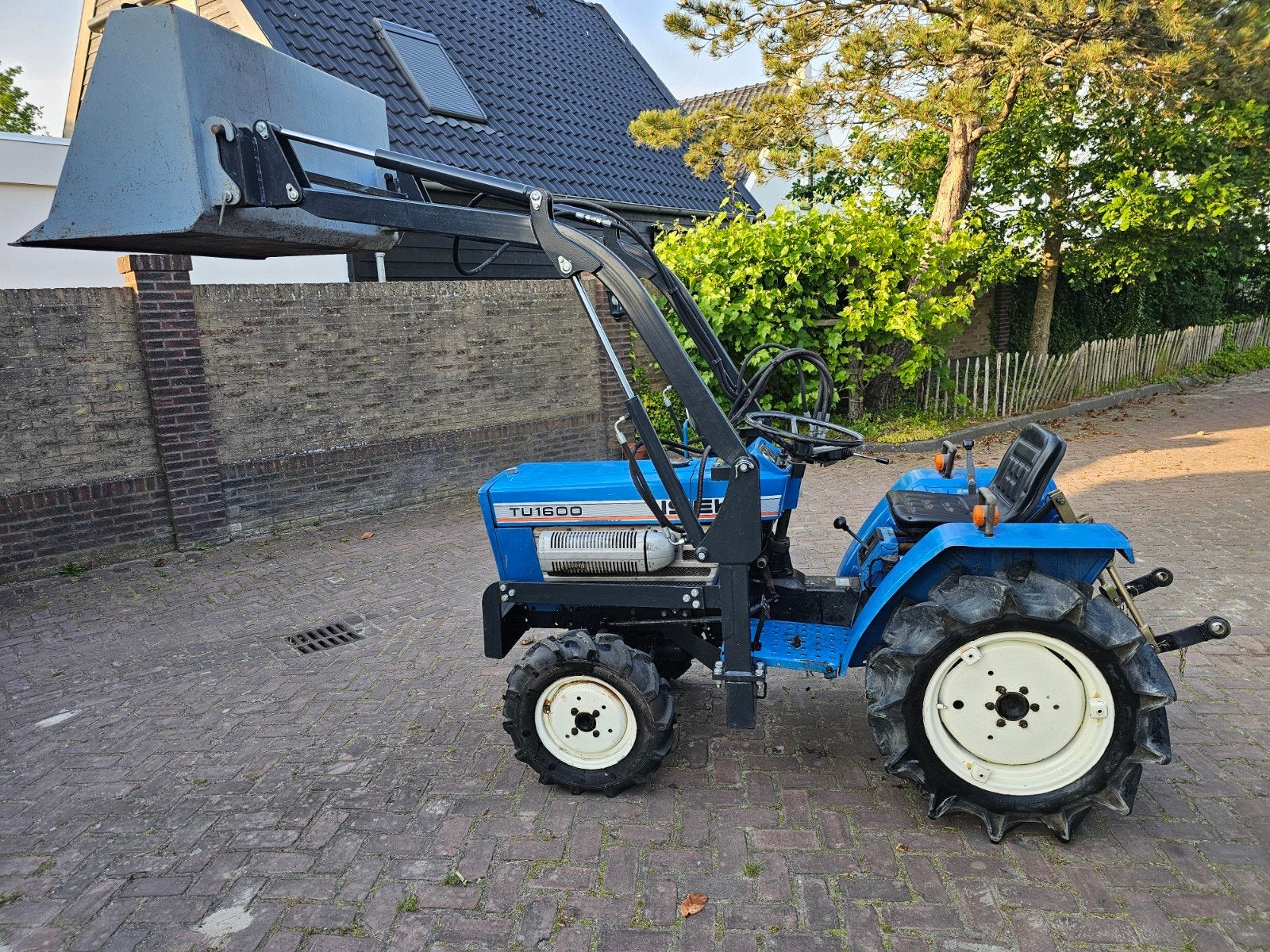 Iseki TU 1600 4WD met Voorlader en Snelwissel, Tuin en Terras, Grasmaaiers, Ophalen of Verzenden, Gebruikt, 50 cm of meer, Overige merken