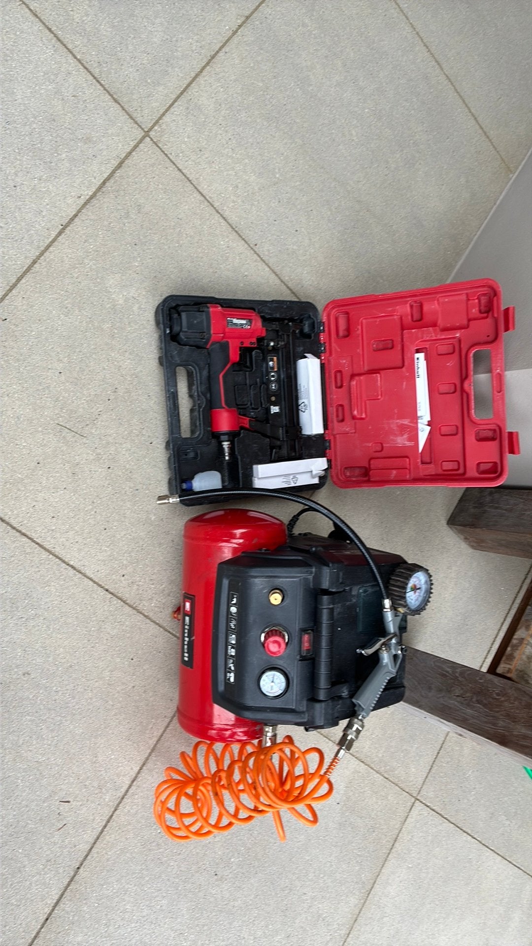 Mooie compacte compressor  en tacker compleet met, Ophalen of Verzenden