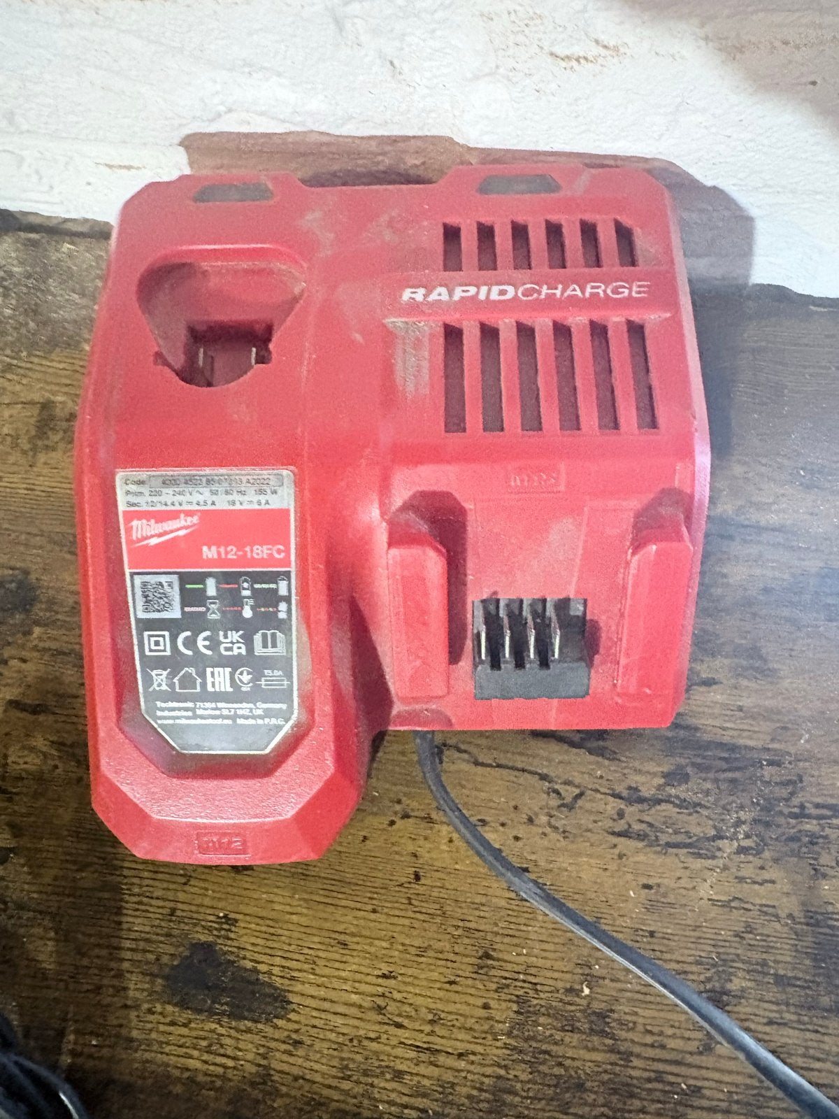 Milwaukee M12-18FC Snellader voor accu's, Ophalen of Verzenden, Gebruikt