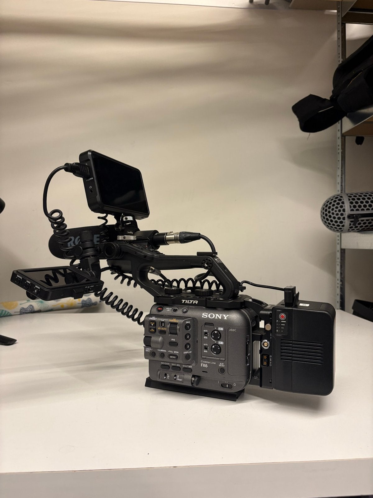 Sony FX6 Cinema Camera Kit - Zo goed als nieuw 128 draaiuren, 20x of meer, Ophalen of Verzenden, Zo goed als nieuw, Sony