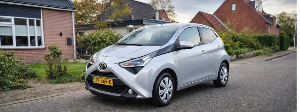 Toyota Aygo | 32.000km | Automaat | 5 deurs | 2019 | Cruise, Stof, Zwart, 4 stoelen, Origineel Nederlands