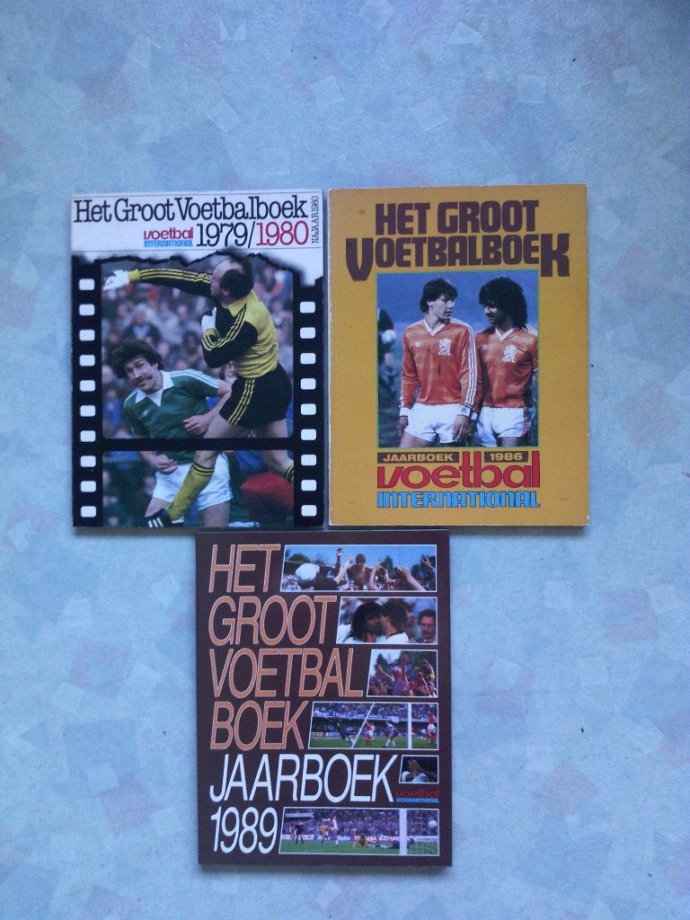 voetbalboeken- Het groot voetbalboek ( 3 stuks), Ophalen of Verzenden, Gelezen, Balsport