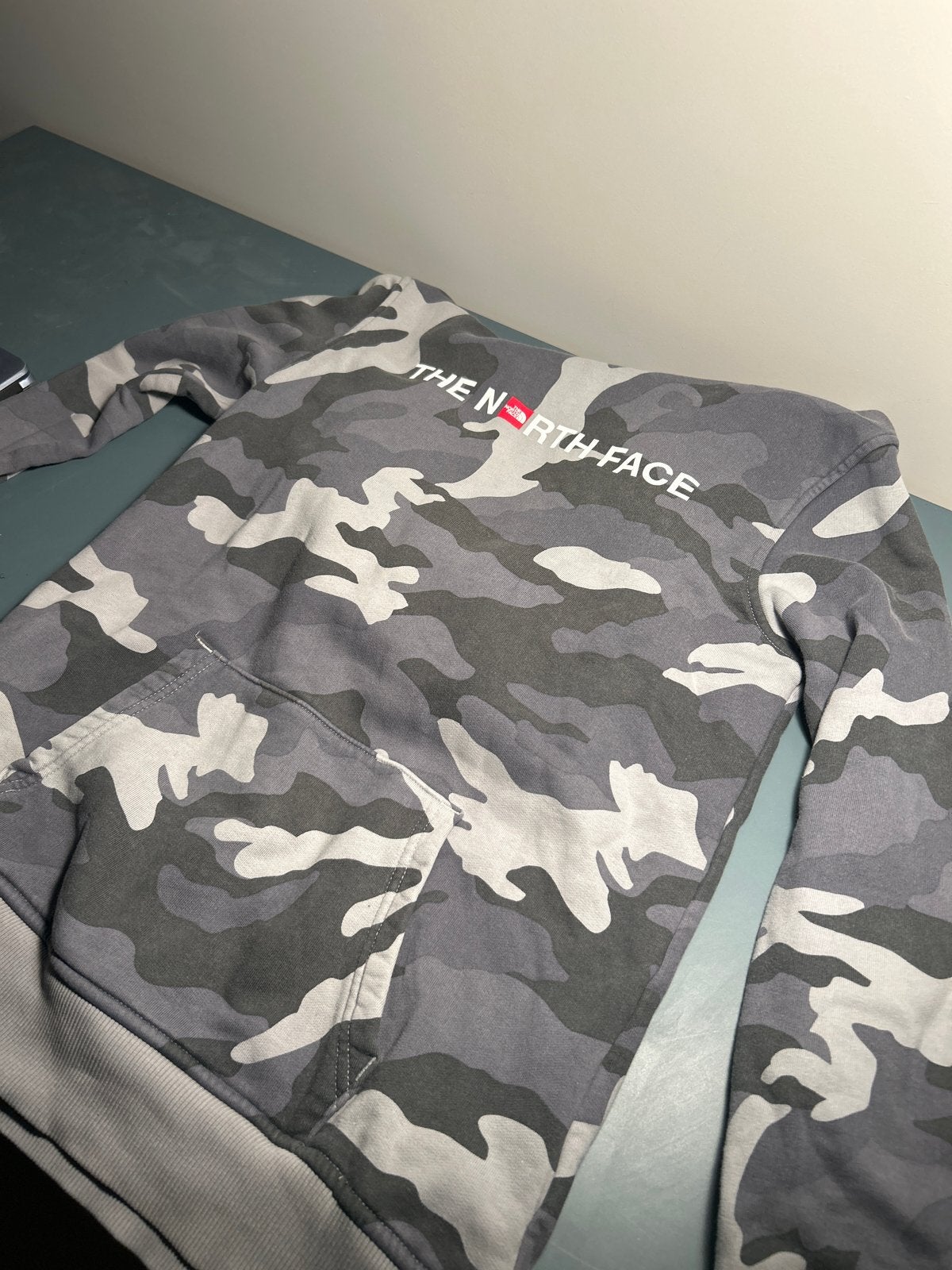 The North Face Camo Hoodie - Maat S, Ophalen of Verzenden, Gedragen