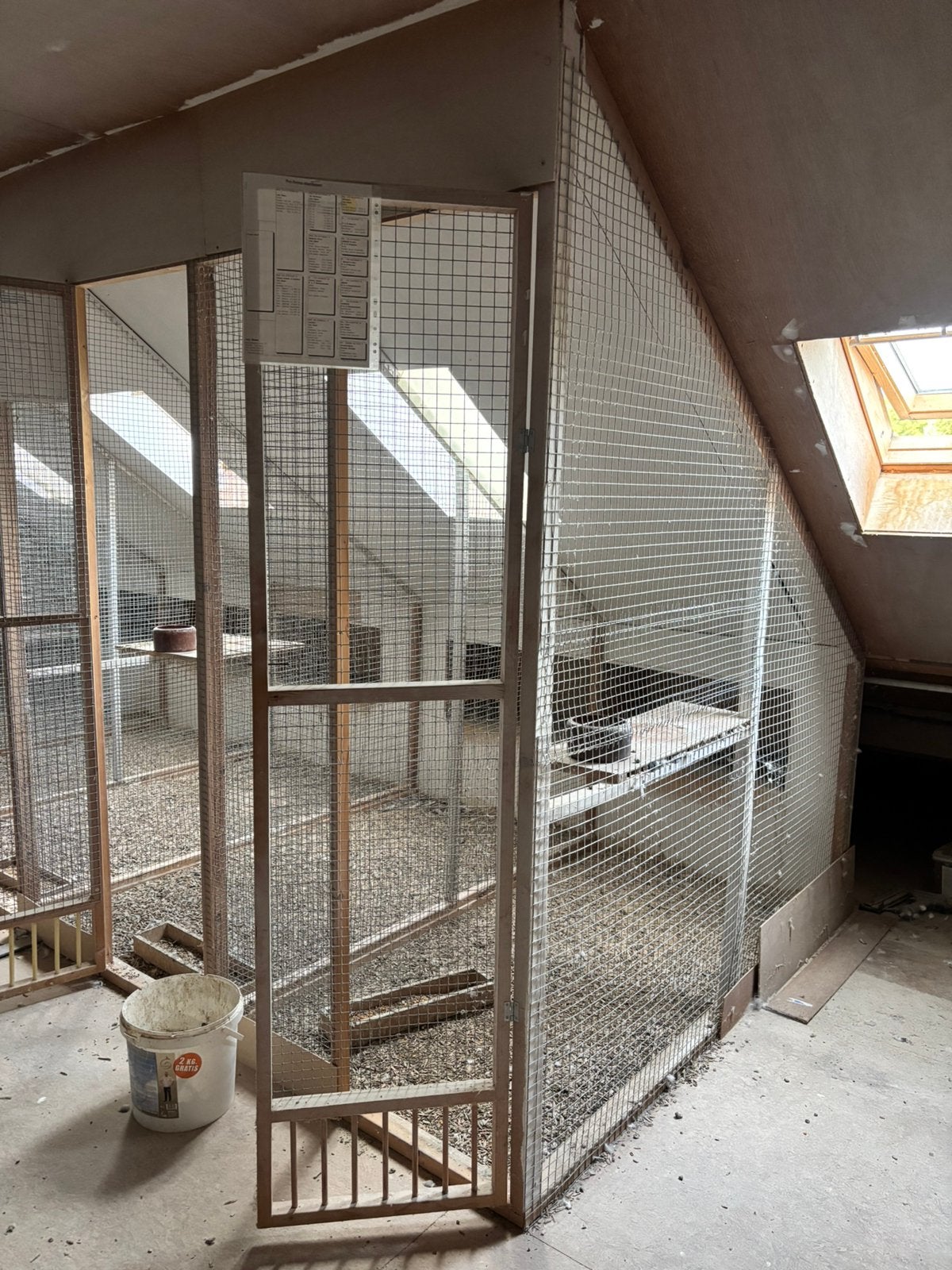 GRATIS complete duivenhok – kweekhokken / zelf demonteren, Ophalen, Gebruikt, Hout, Broedkooi of Kweekkooi