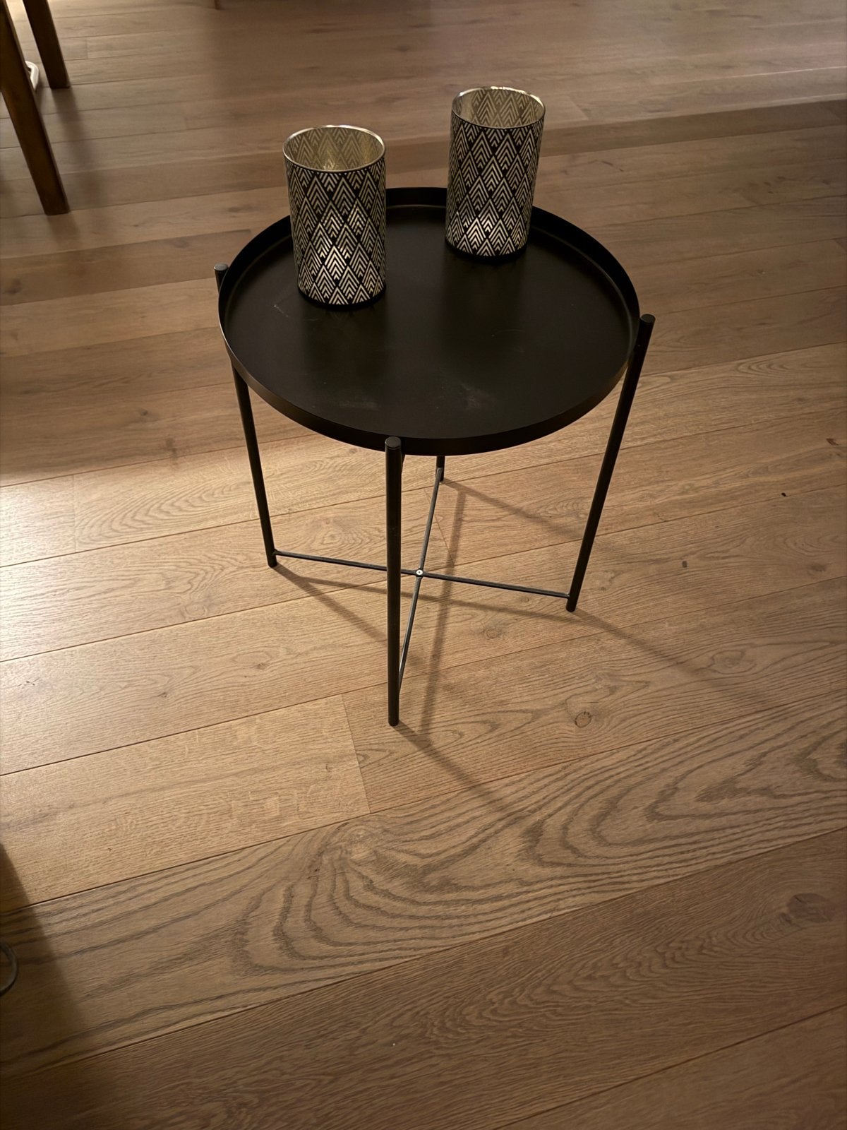 Ikea bijzettafel - Zwart, rond en modern design, Minder dan 55 cm, Gebruikt, Metaal of Aluminium, Rond